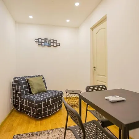 Apartment Cute Gallery Flat In Dob Str, Mars Budapest