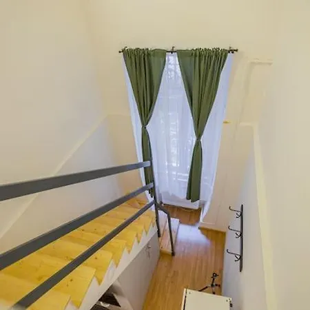 Cute Gallery Flat In Dob Str, Mars * بودابست