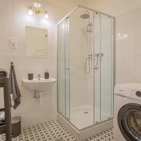 Cute Gallery Flat In Dob Str, Mars شقة بودابست