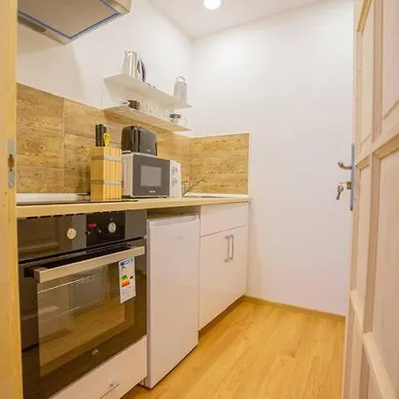 Cute Gallery Flat In Dob Str, Mars *