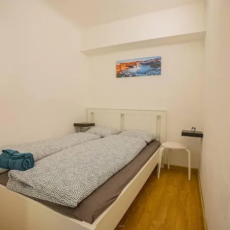 Cute Gallery Flat In Dob Str, Mars *