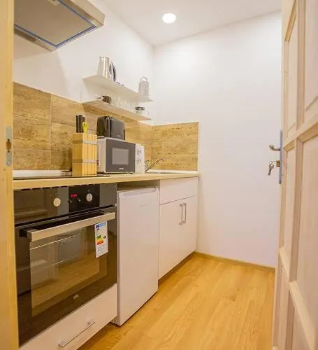 Cute Gallery Flat In Dob Str, Mars *